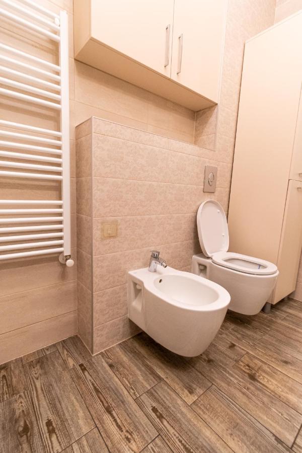 Yan Apartment - Near Mall & Free Private Parking Brasov Exterior photo