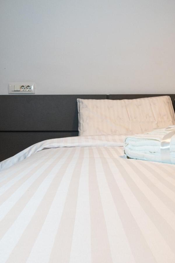 Yan Apartment - Near Mall & Free Private Parking Brasov Exterior photo